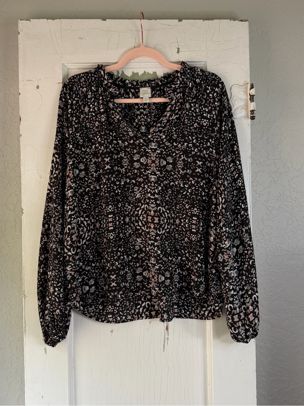 Roan + Ryan‎ Abstract Leopard Print Blouse Medium Ruffle V-Neck Balloon Sleeve
